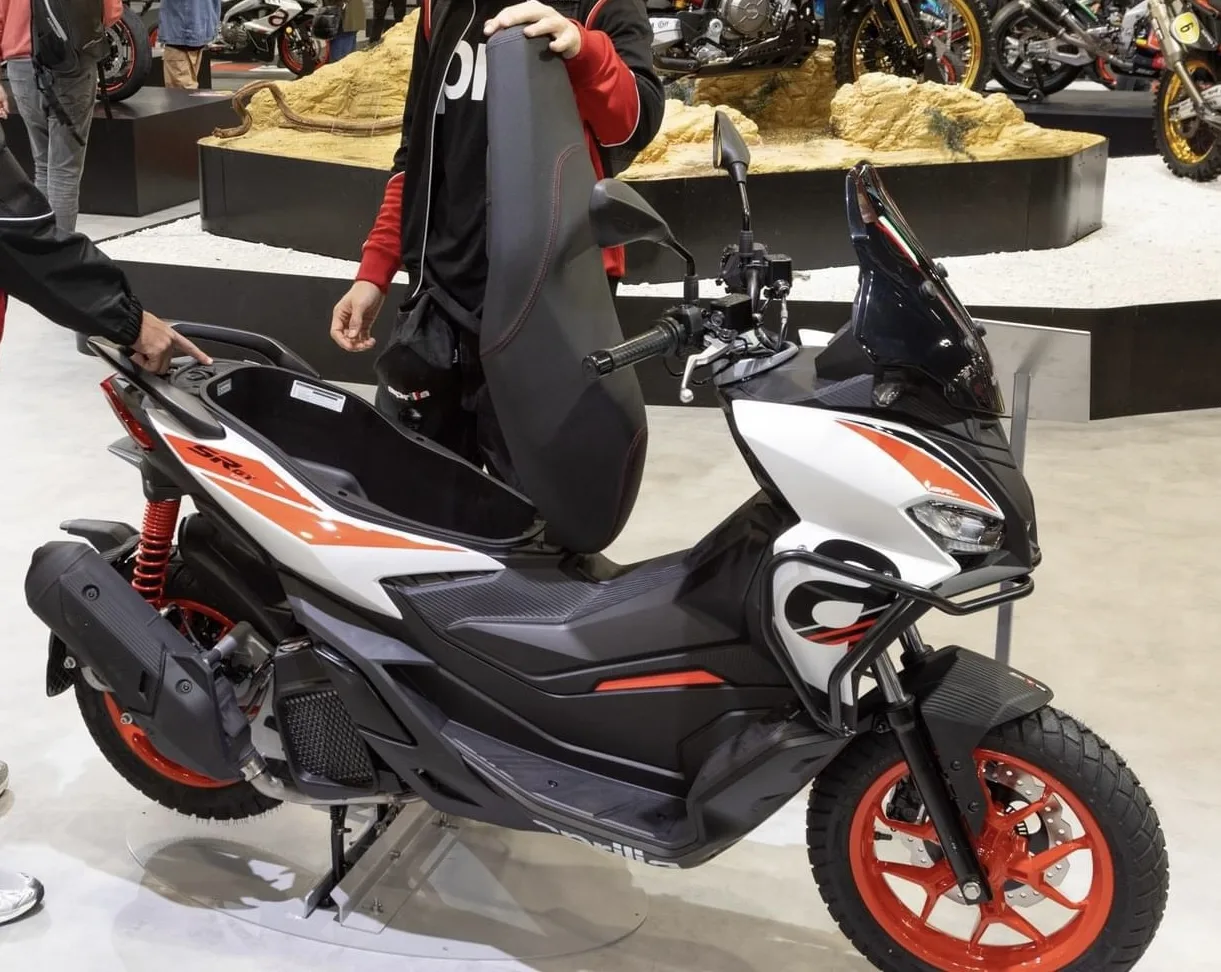 2025 Aprilia SR GT 200