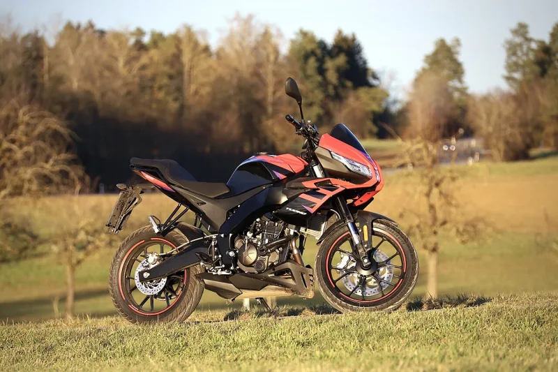 2025 Aprilia TUONO 125 Motosiklet