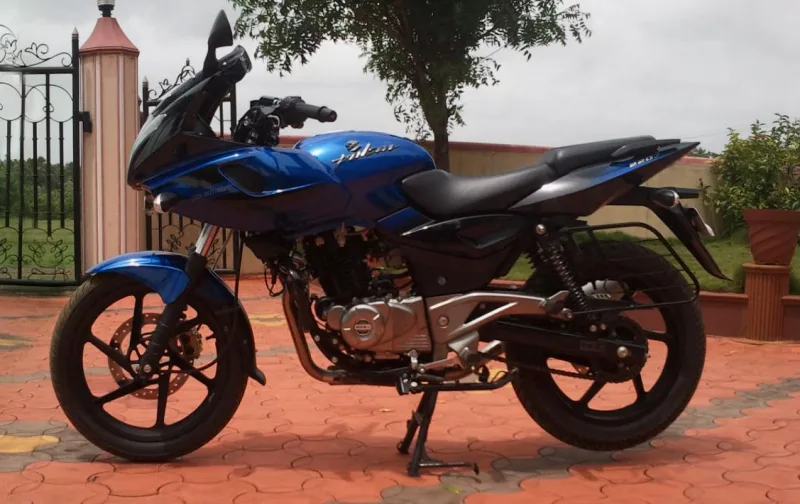 2026 Bajaj Pulsar 220F Motorrad