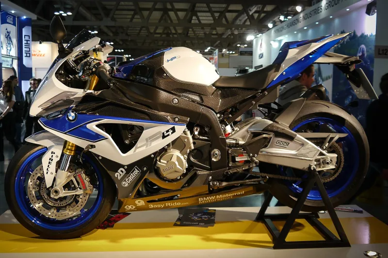 2016 BMW HP4