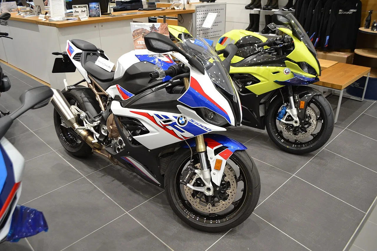 2025 BMW M 1000 RR