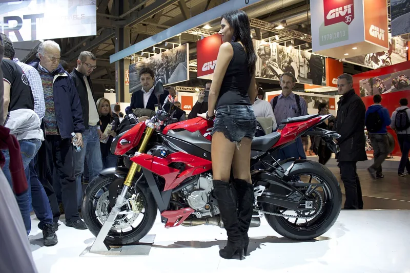 2025 BMW S 1000 R Motosiklet