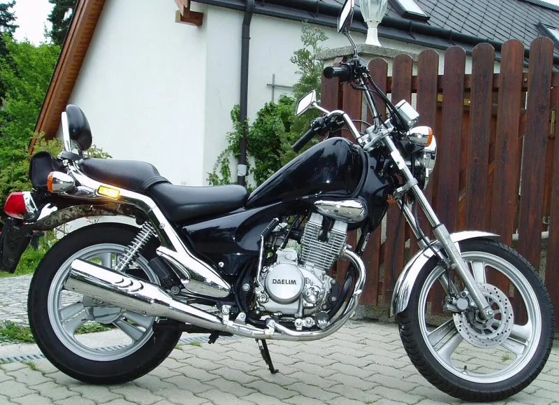 2000 Daelim VS 125 Motorcycle