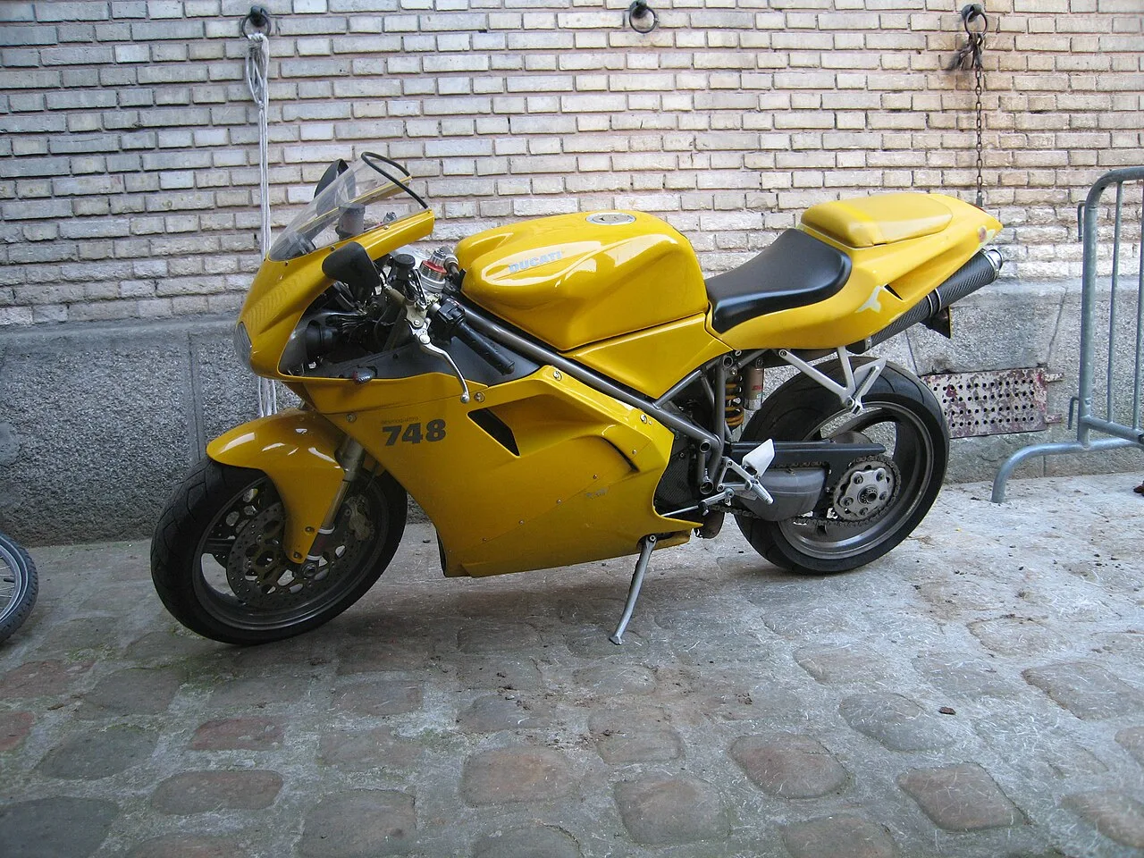 2003 Ducati 748