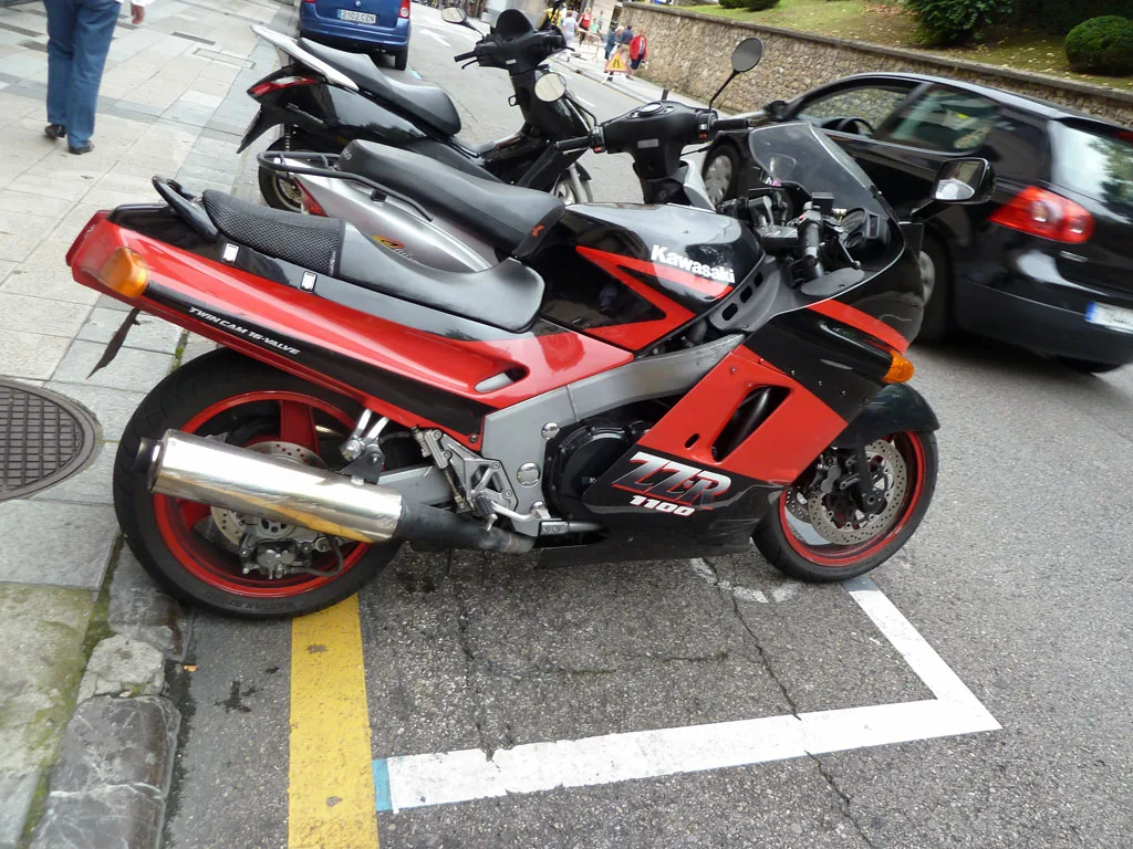 2001 Kawasaki ZZR 1100