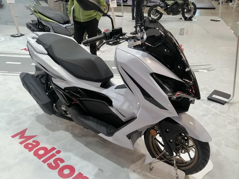 2025 Malaguti Madison 300 Motorrad