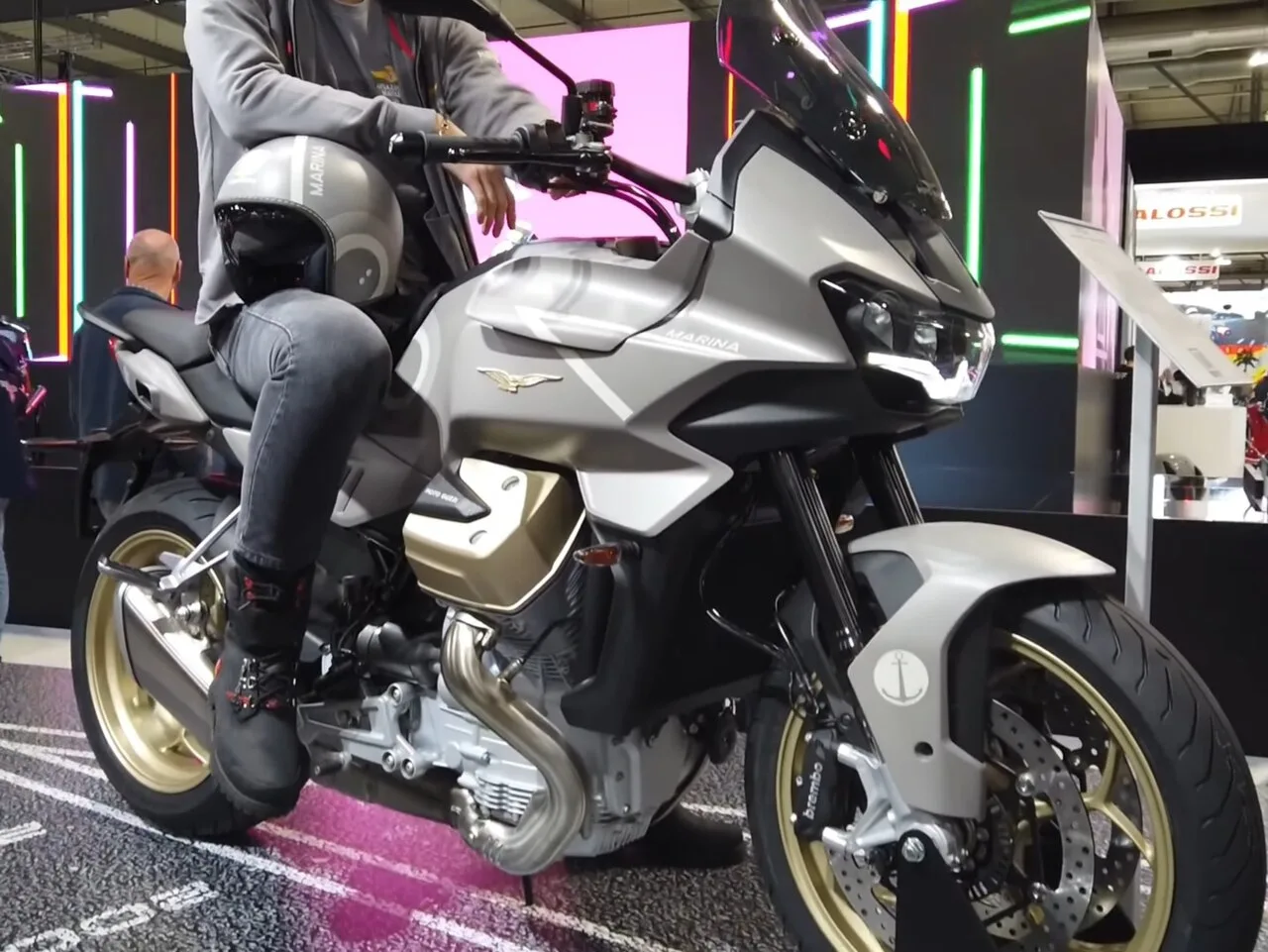 2024 Moto Guzzi V100 Mandello