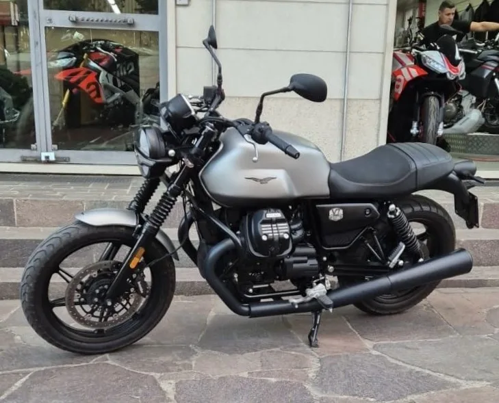 2023 Moto Guzzi V7 Special 850