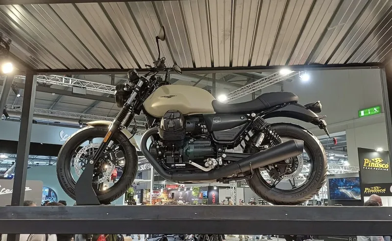 2023 Moto Guzzi V7 Stone Motosiklet