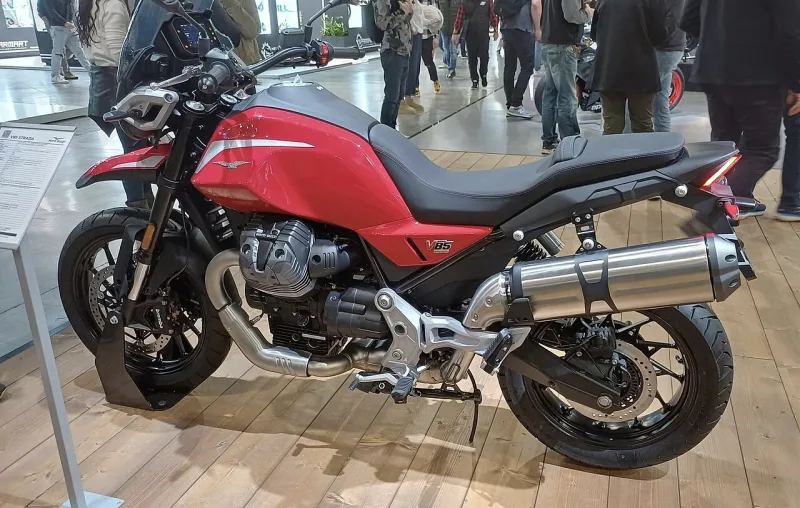 2025 Moto Guzzi V85 Strada Motosiklet