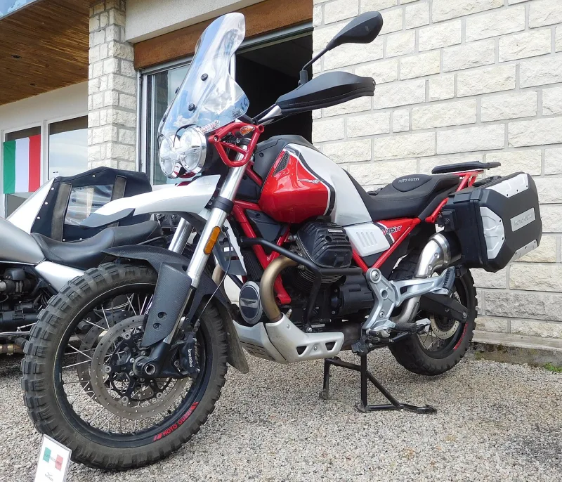 2025 Moto Guzzi V85 TT Motosiklet