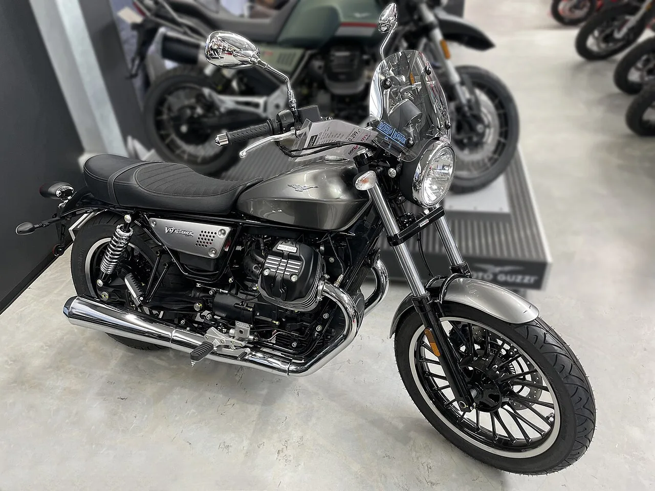 2024 Moto Guzzi V9 Roamer