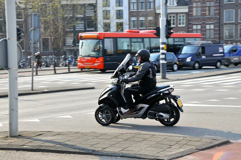 2011 Piaggio MP3 LT Motorrad