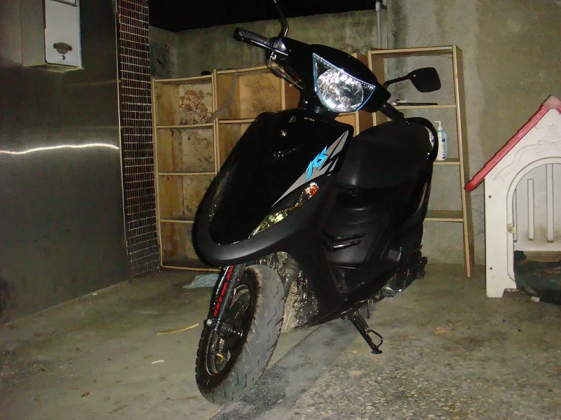 2000 Yamaha RS100 Motorcycle