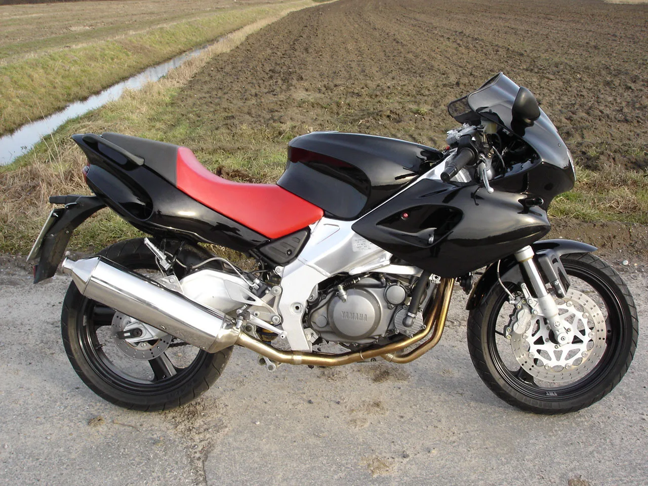 2025 Yamaha SZR